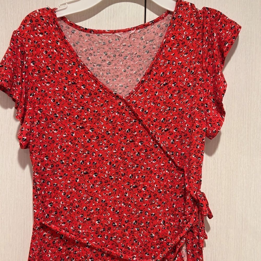 Red dress  - Picture 2 of 8